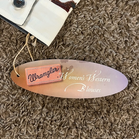 NWT Wrangler Western Shirt Women’s Medium  White/Red Horses Long Sleeve - Picture 2 of 8